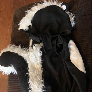 Pottery barn kids skunk Halloween costume for 12-24months.